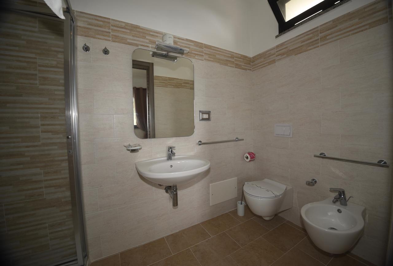 Villaggio Pineta Petto Bianco Capo Vaticano Bilik gambar